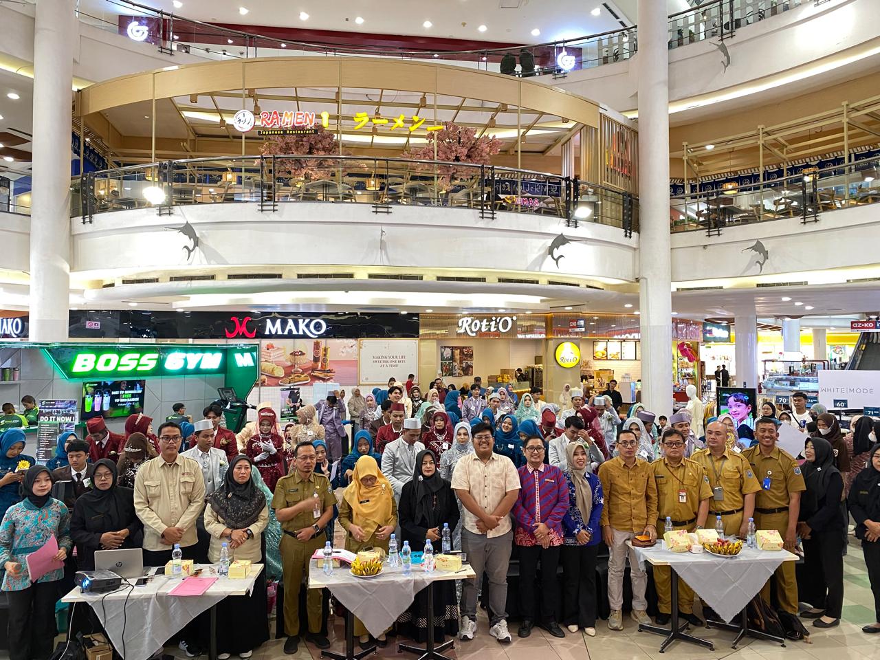Kreativitas Tanpa Batas! LKP SEKAR Gelar Ujian Akhir Kompetensi Makeup Wedding & Hijab Modifikasi di Pacific Mall